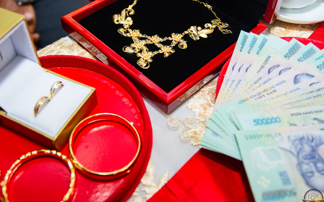 Bán vàng cưới có xui không?